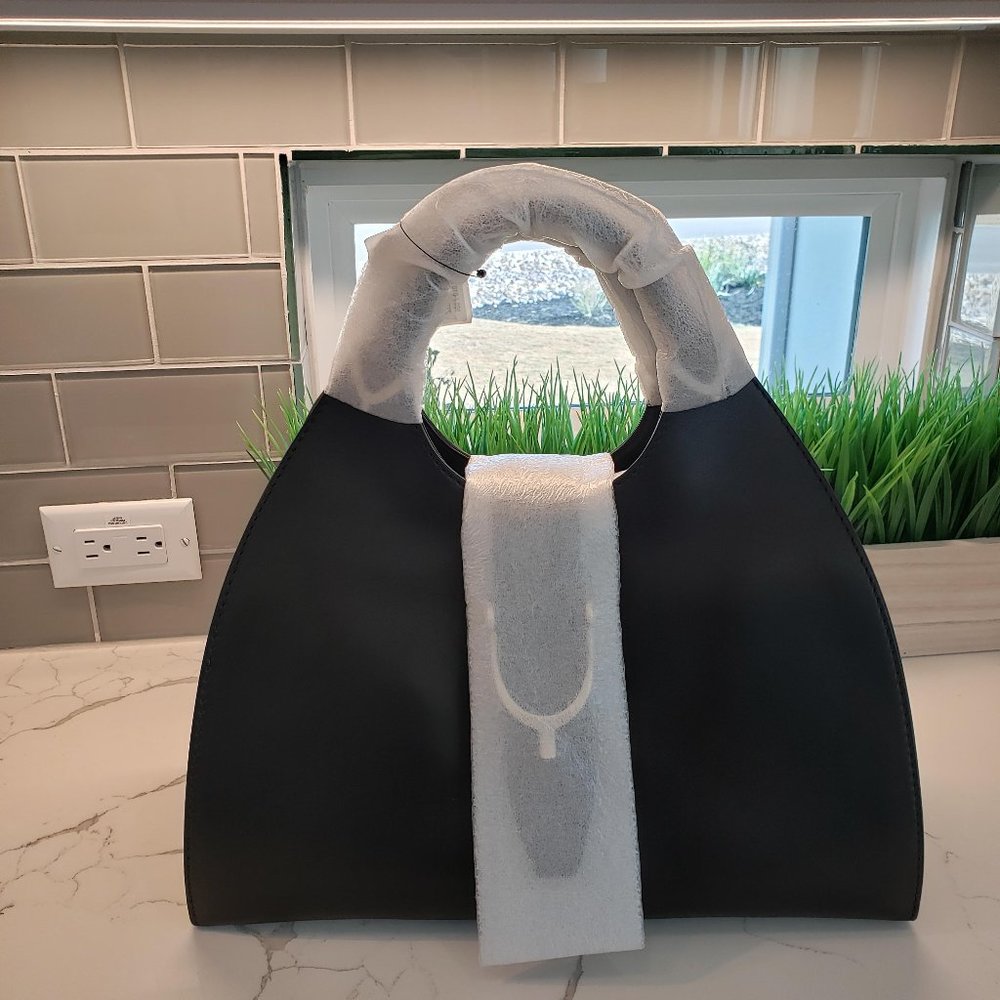 GUCCI Calfskin Large Saddle Handle Bag Nero